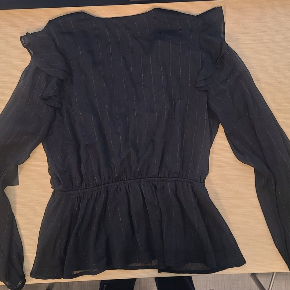 Black long sleeve with a little sparkle - Picture 2 of 3